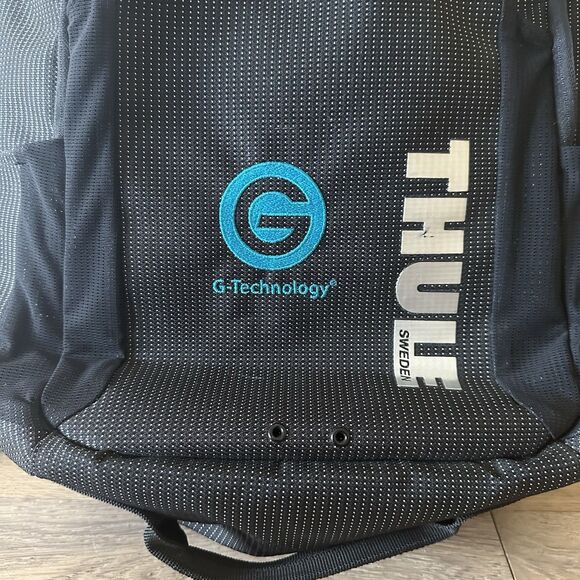 Thule Crossover 32L Backpack - 15inch MacBook Pro / 15.6inch PC/Tablet - 19”x15” - Picture 2 of 16